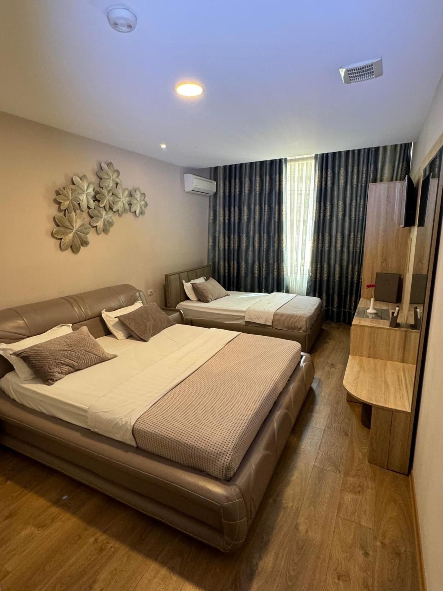 Park Hotel Tirana Yzberish Exterior photo