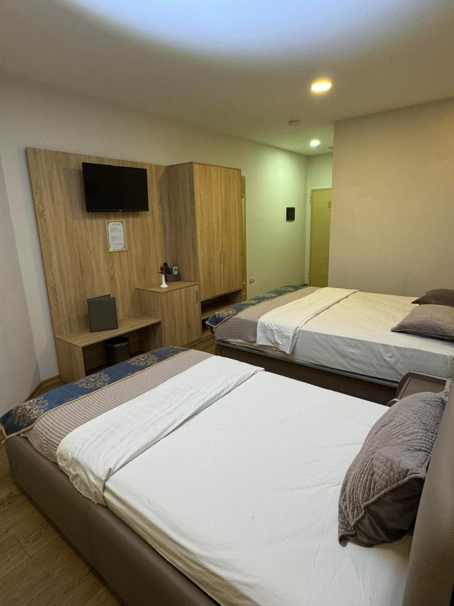 Park Hotel Tirana Yzberish Exterior photo